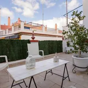 https://triana-central-oasis-courtyard.es-andalucia.com